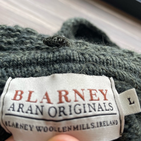 Women's Dark Green Cable Knit Cardigan - Picture 6 of 7